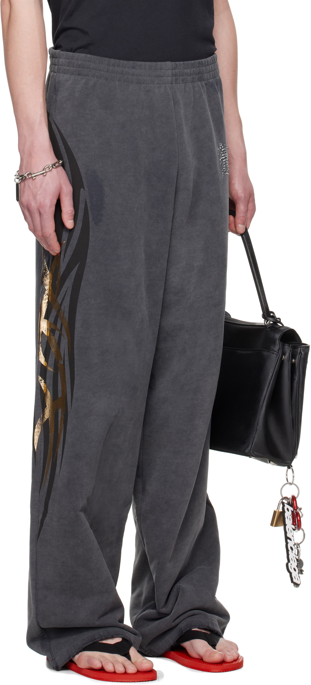送料込+BALENCIAGA+Tacky Gold Baggy スウェットパンツ Men's Tacky Gold Baggy Sweatpants in Black | Balenciaga US