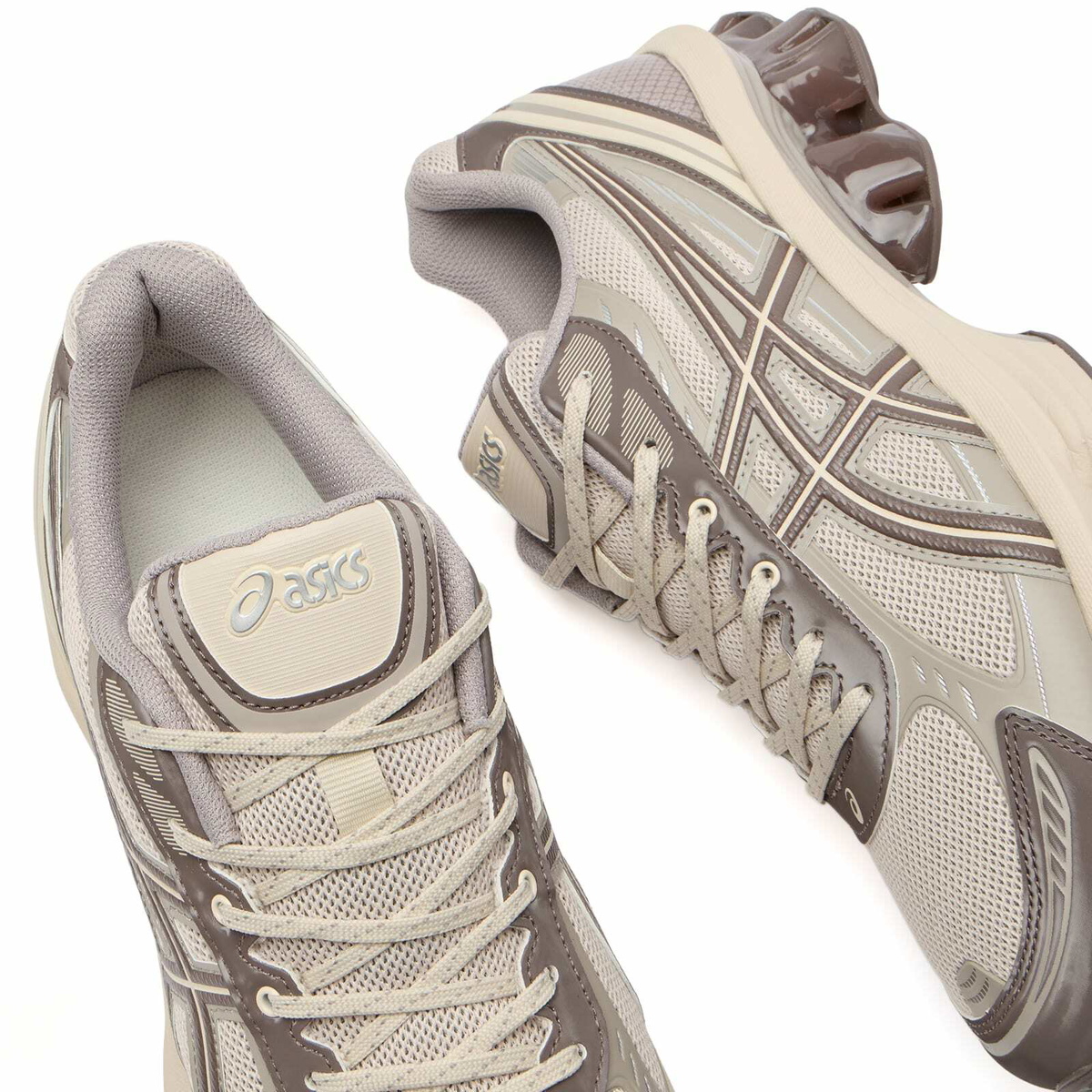 Asics Men's GEL-KINETIC FLUENT Sneaker in Oatmeal/Cocoa Powder