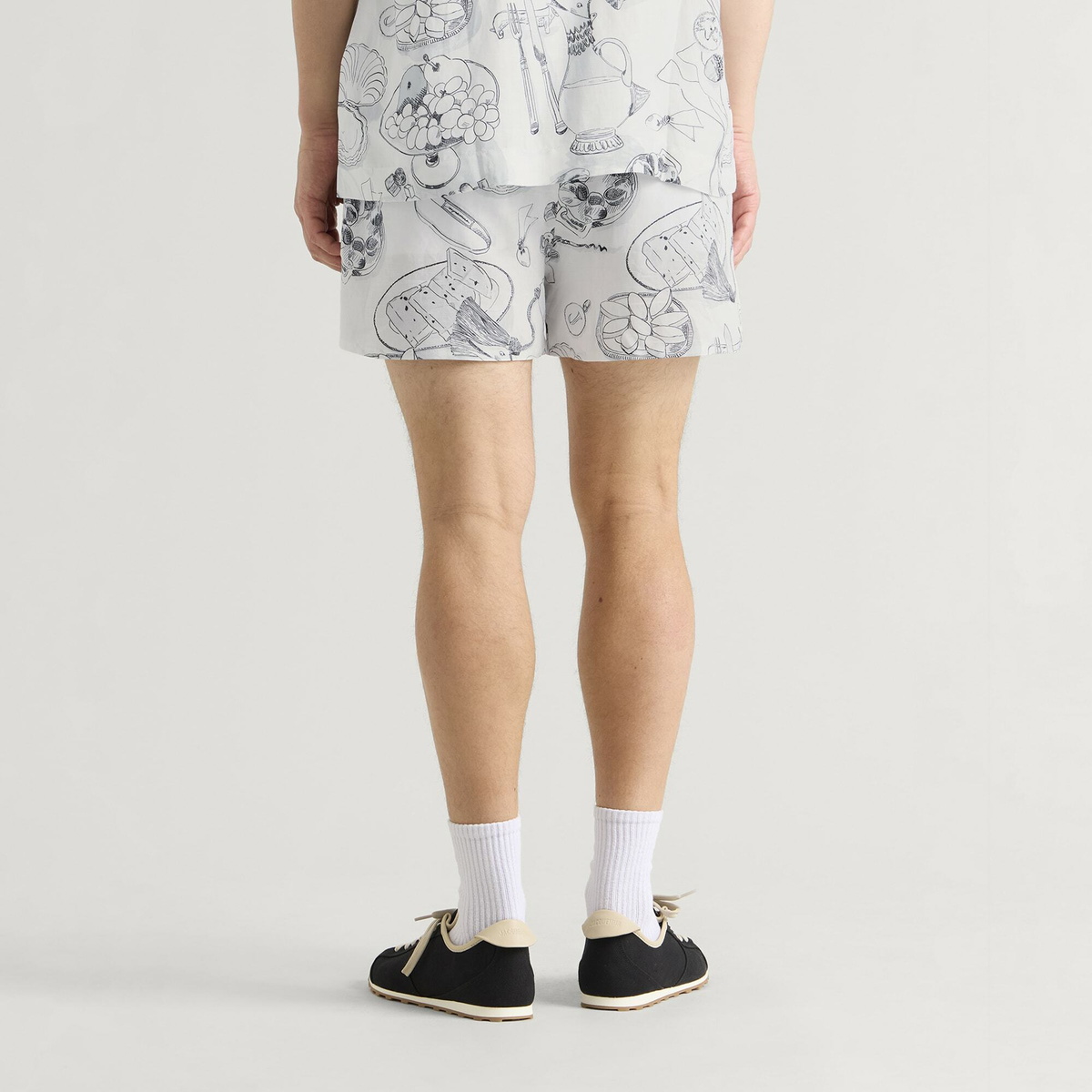 Jacquemus Men's Printed Boxer Style Shorts in Print Table Off-White/Bla
