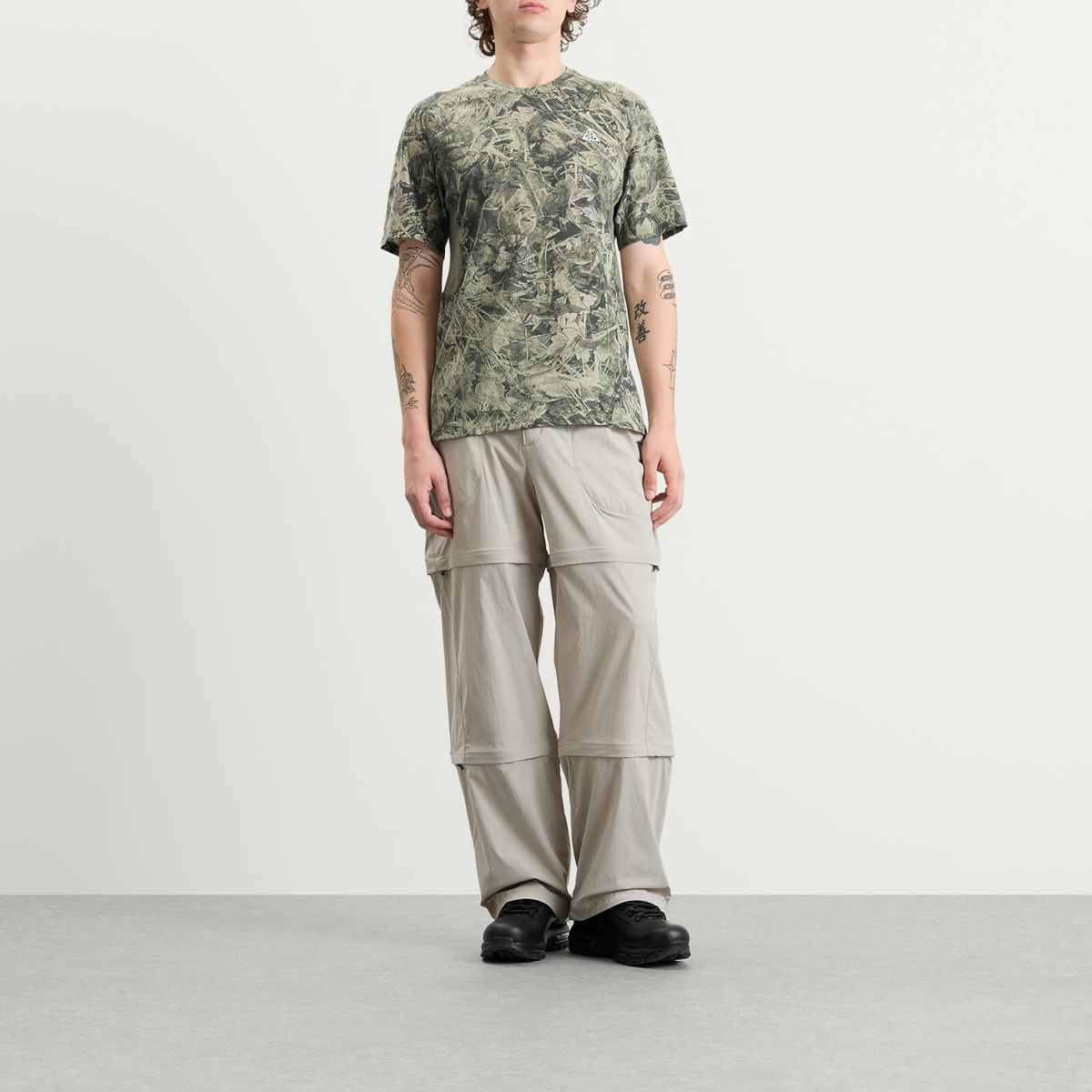 Nike Men's ACG Solar Chase Camo Top in Sequoia. Light Army/Summit White