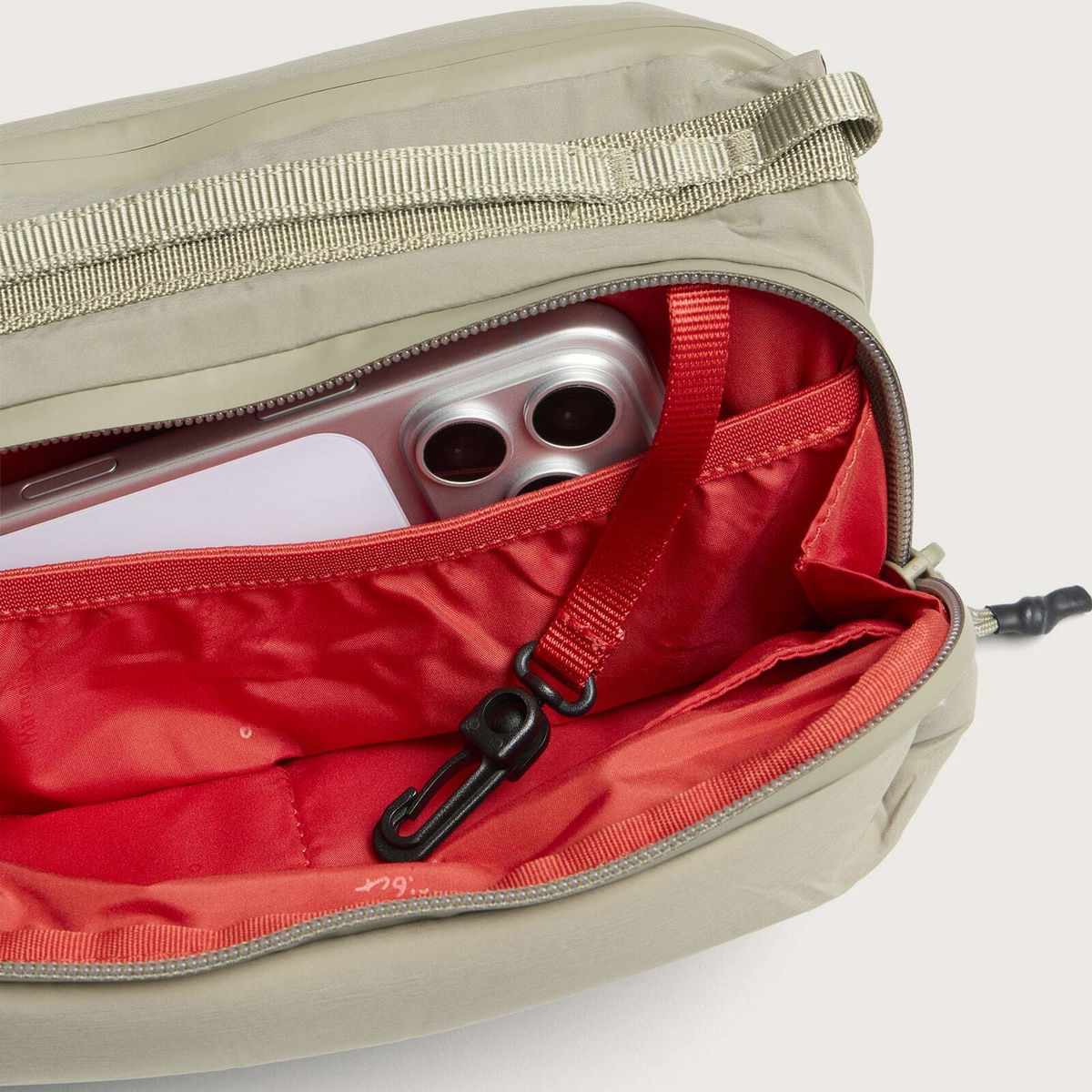 Topologie Bottle Sacoche Bag - Medium in Moss 
