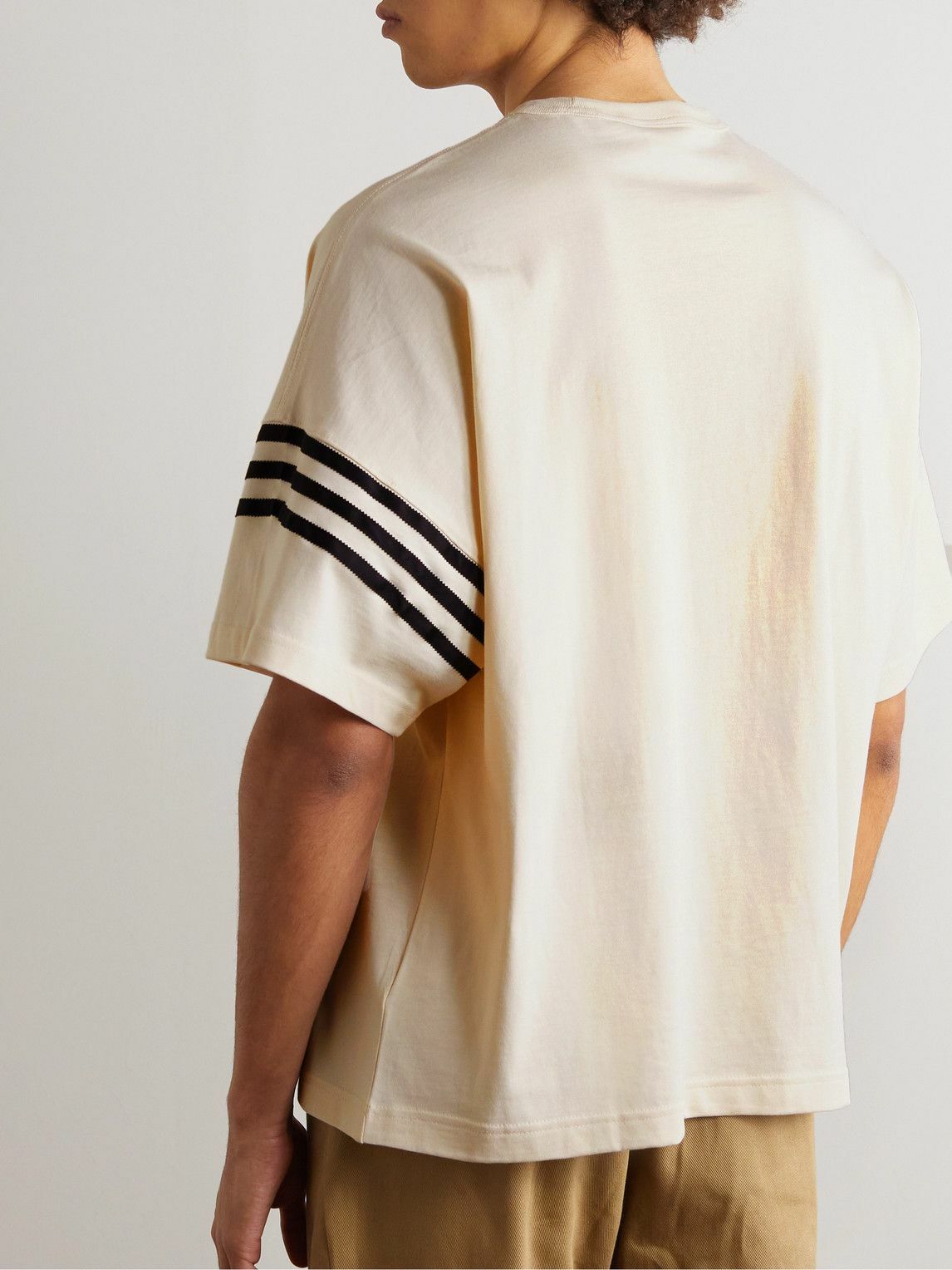 adidas originals Adicolor Neuclassics T-shirt−アイボリー Superkicks | Adidas Originals Adicolor Neuclassics Tee