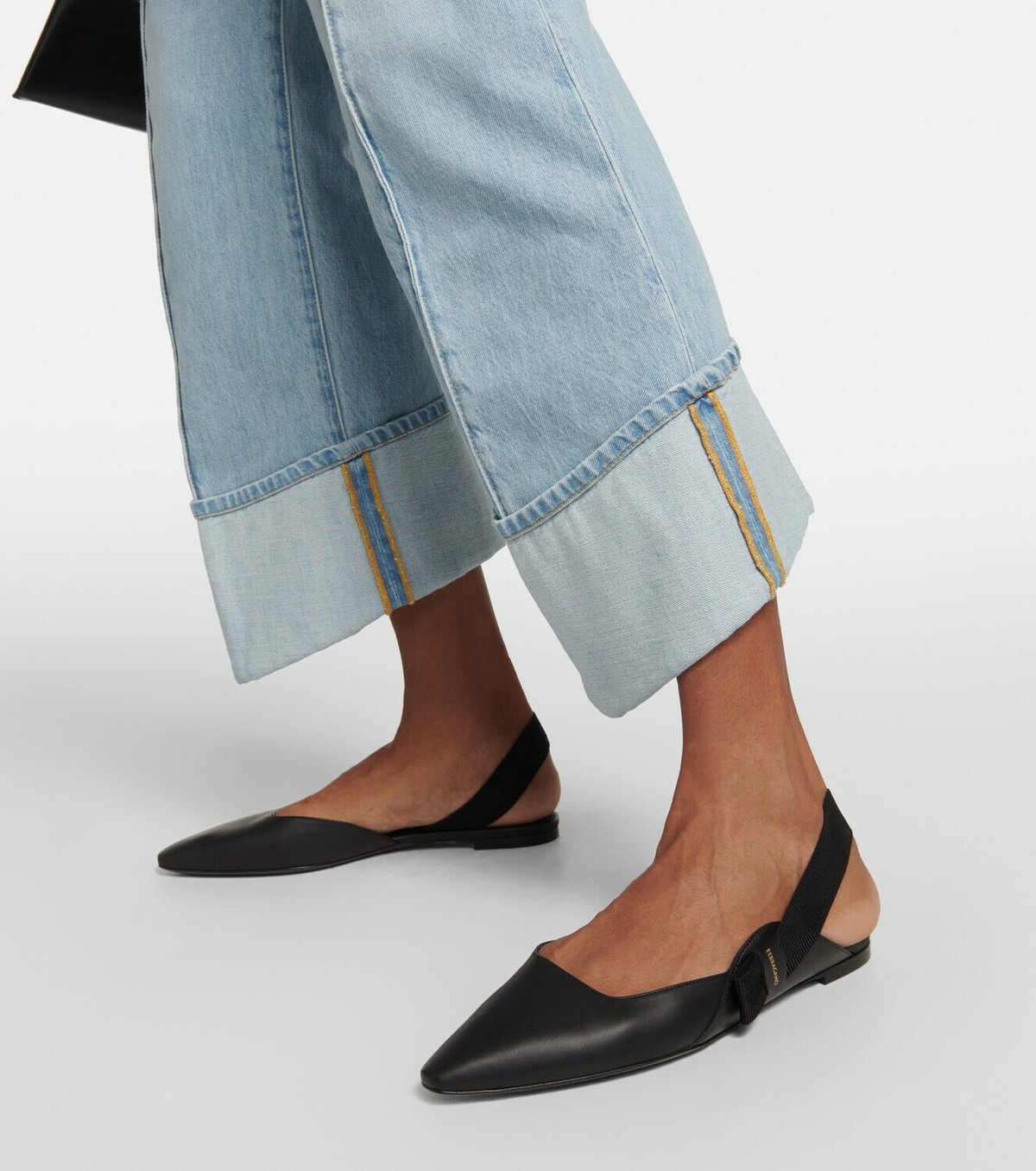 【SALVATORE FERRAGAMO】SLINGBACK FLATS Salvatore Ferragamo Black Leather Pointed Toe Slingback