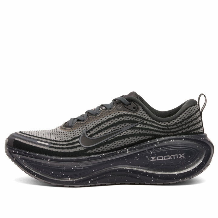 Photo: Nike Vomero Plus Speckle Sneaker in Anthracite/Chrome/Blue