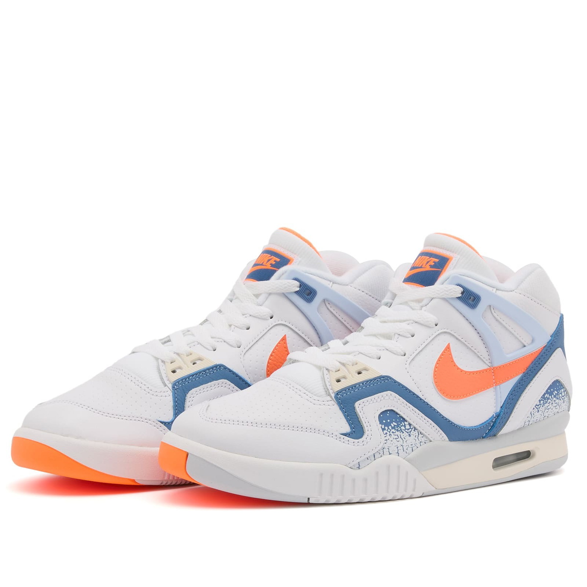 Nike Air Tech Challenge Ii QS Sneaker in White/Blue/Ivory