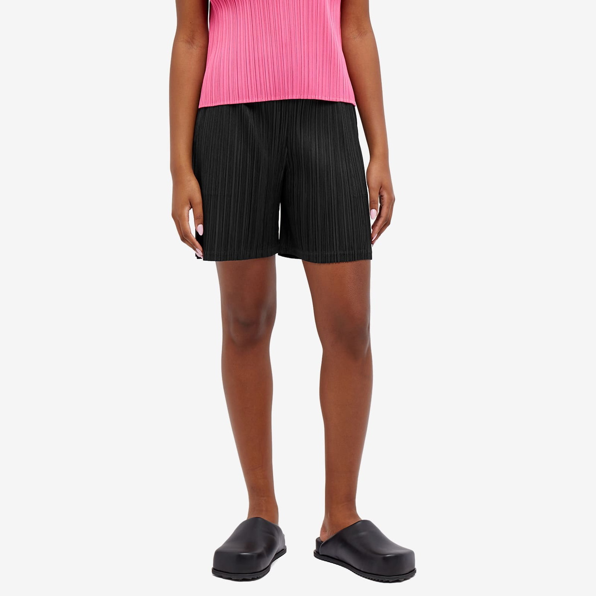 パンツ ISSEY MIYAKE Women Shorts  Burmudas IM48KF359 15 Black Issey Miyake Shorts for Women | Online Sale up to 75% off | Lyst