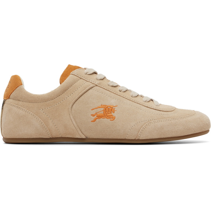 Photo: Burberry Beige Suede Knight Runner Sneakers​