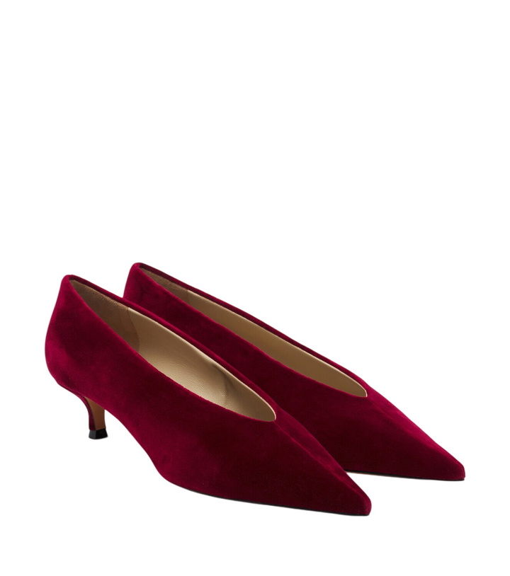 Photo: Le Monde Béryl Babouche velvet pumps