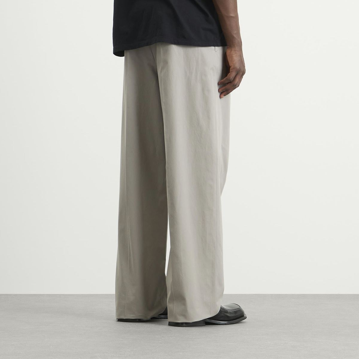 Jil Sander Men's Cotton Pleated Trouser in Ash Grey