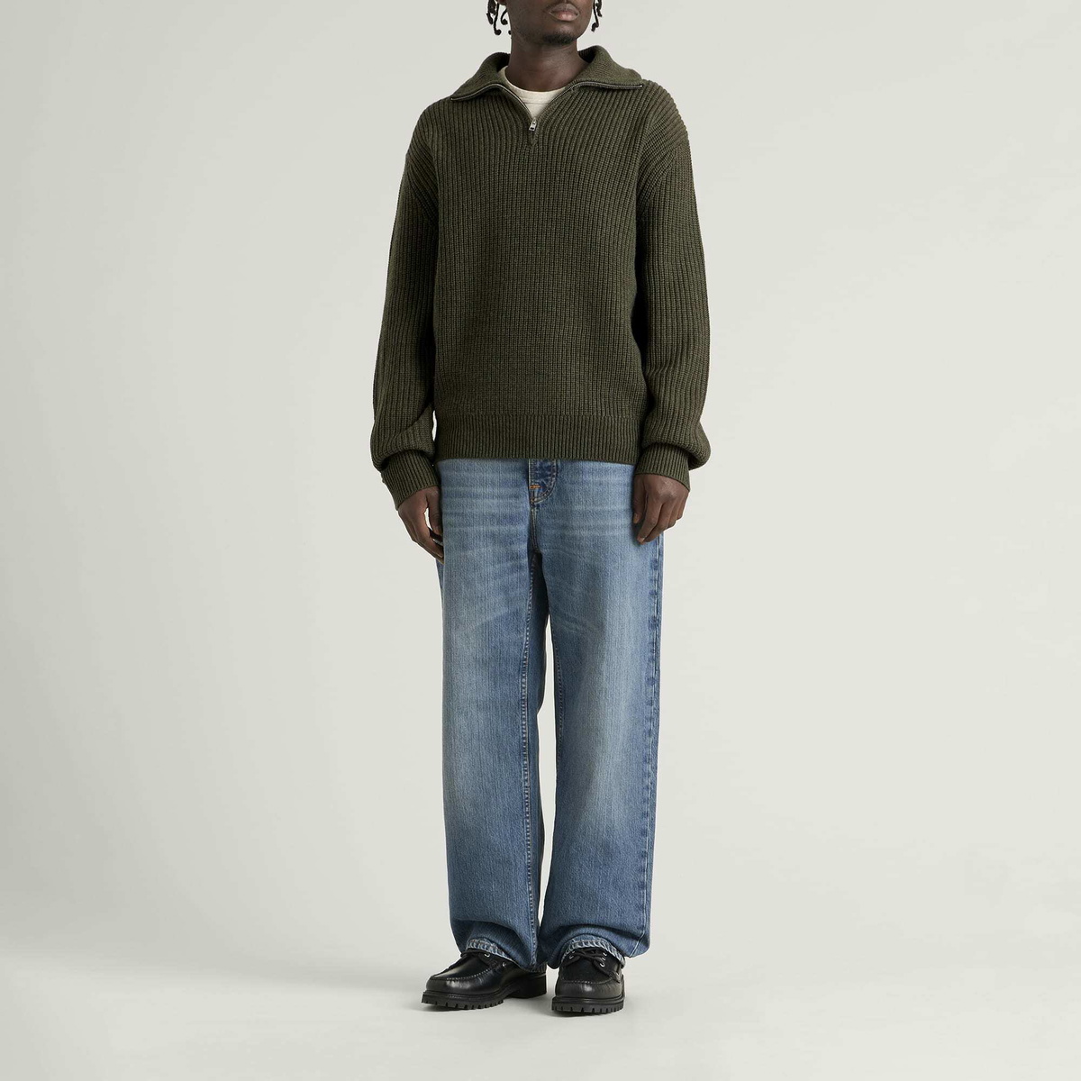 A.P.C. Men's Daniel Quarter Zip Jumper in Khaki