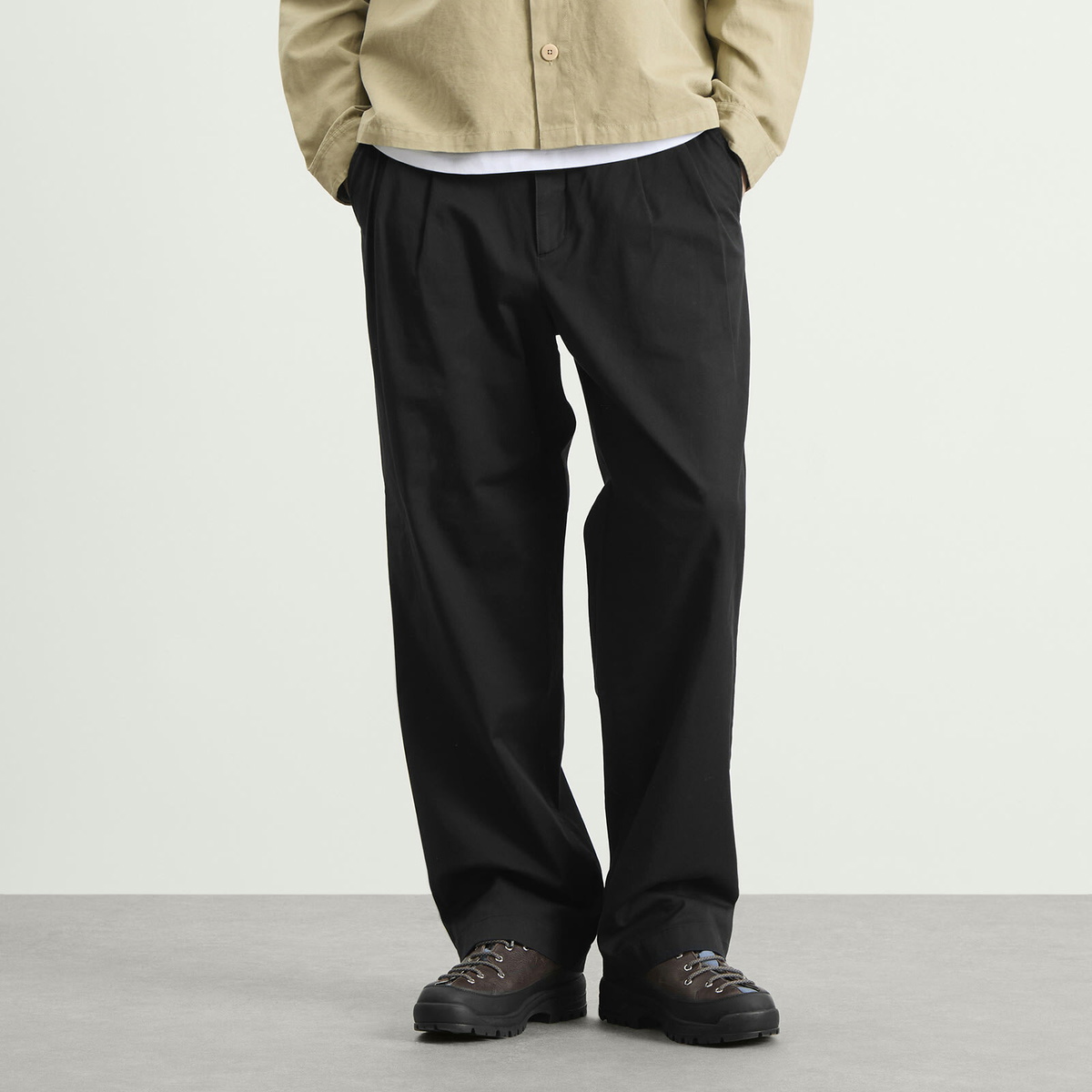 Norse Projects Men's Hestur Relaxed Twill Pleated Trousers in Black