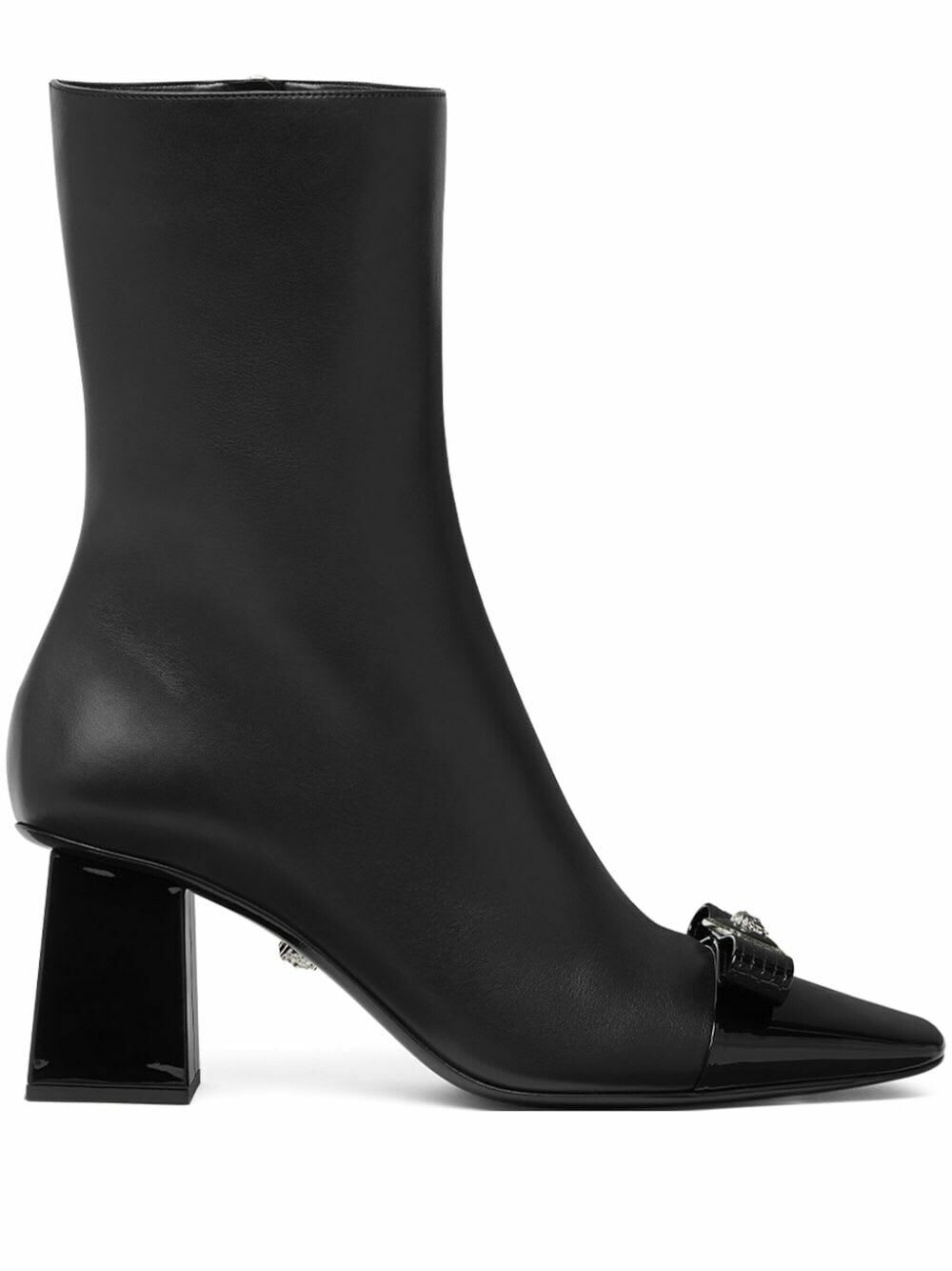 ショートブーツ・ブーティ VERSACE Woman Flat ankle boots Black 75VA3S82ZS895 899 VERSACE Woman Flat ankle boots Black 75VA3S82ZS895 899