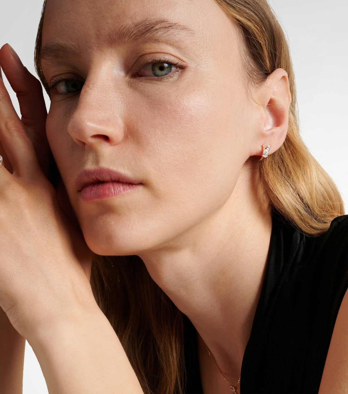 Repossi Serti Sur Vide 18kt rose gold single hoop earring with diamonds