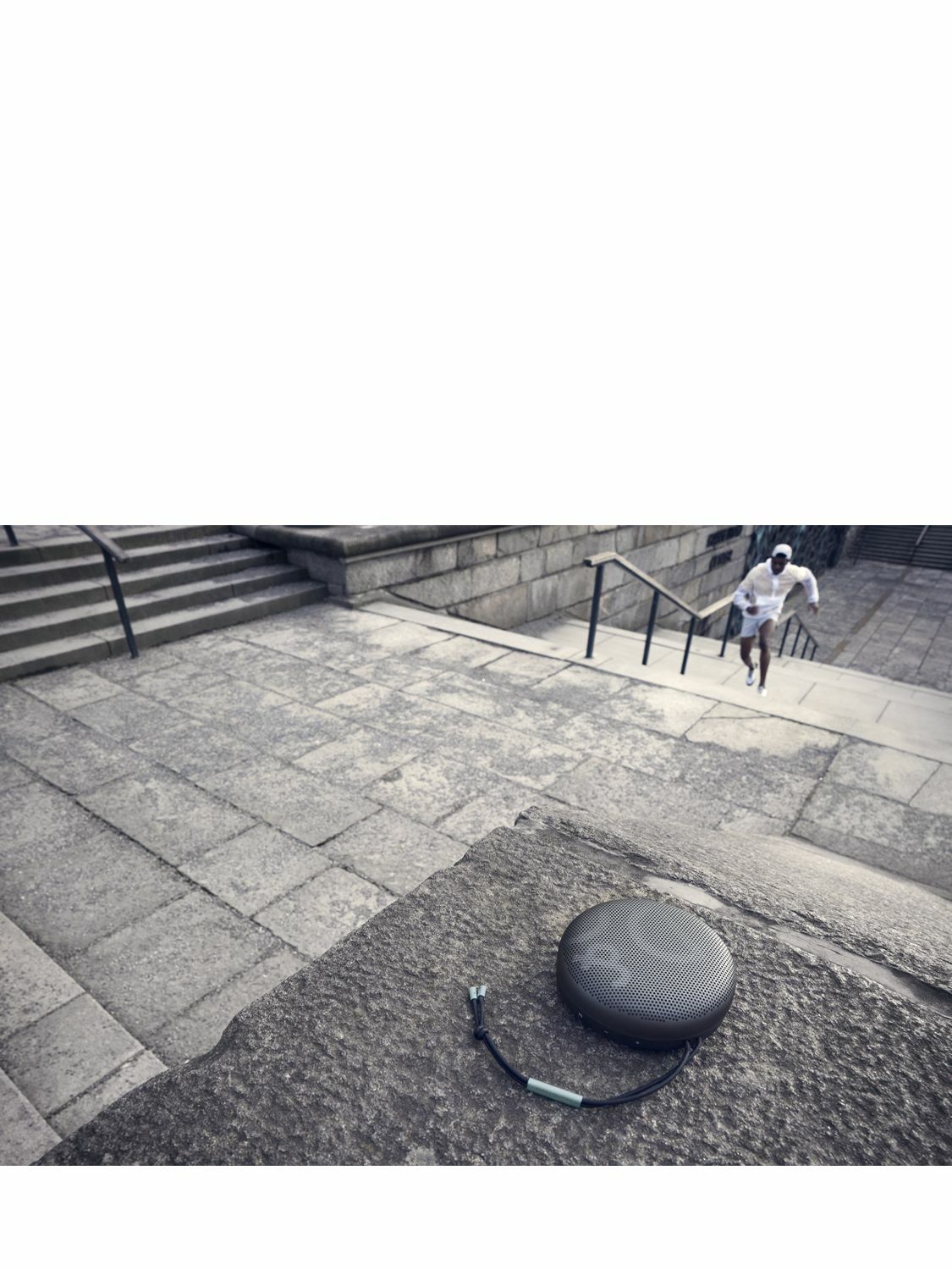 BANG & OLUFSEN Beosound A1 Anthracite Oxygen Speaker