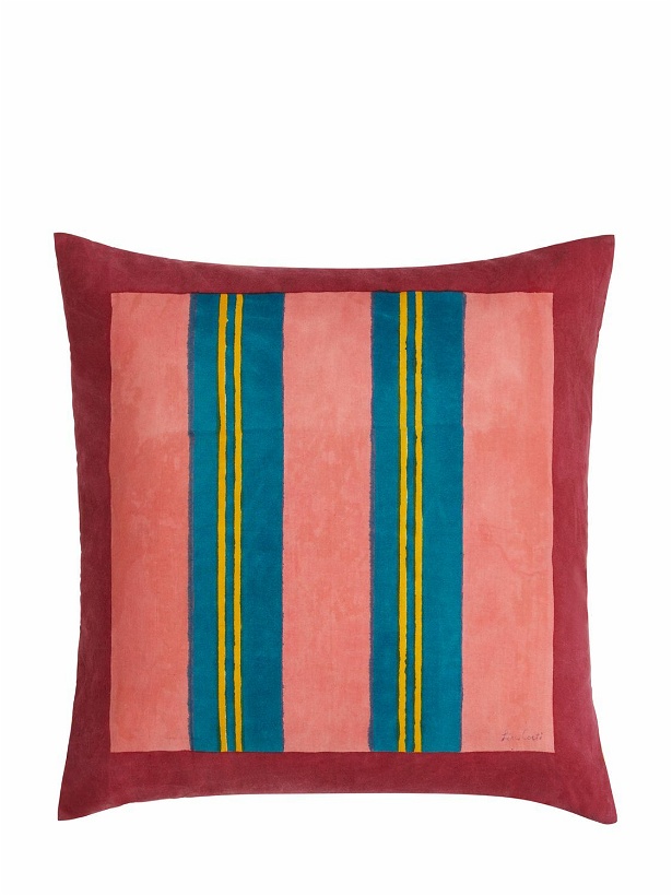 Photo: LISA CORTI Gold Damask Design Cushion