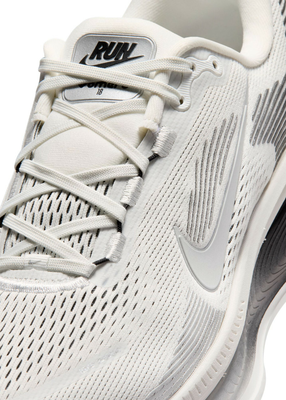 Nike Vomero 18 Sneakers White