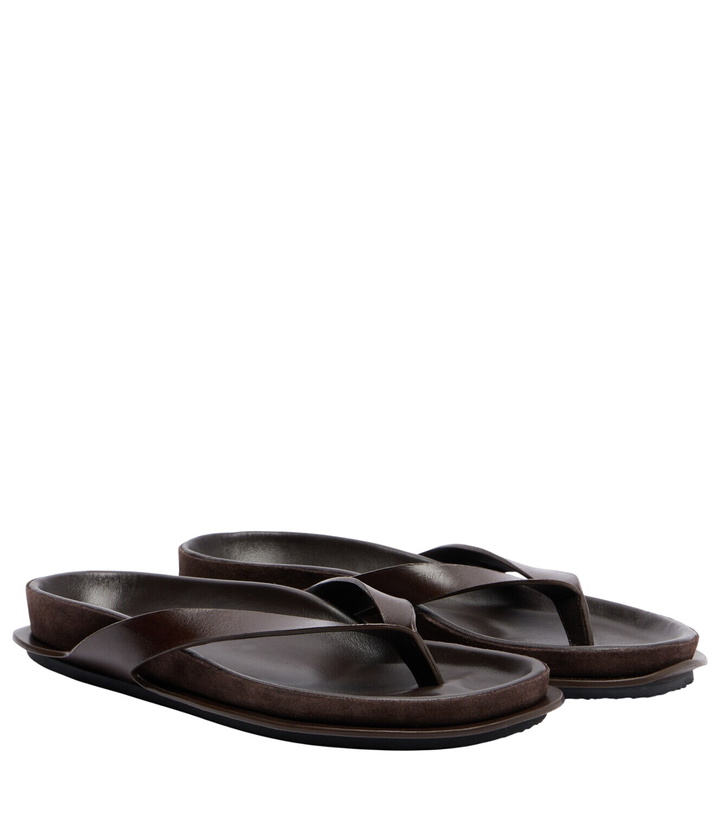 Photo: Jacquemus Tatanes leather thong sandals
