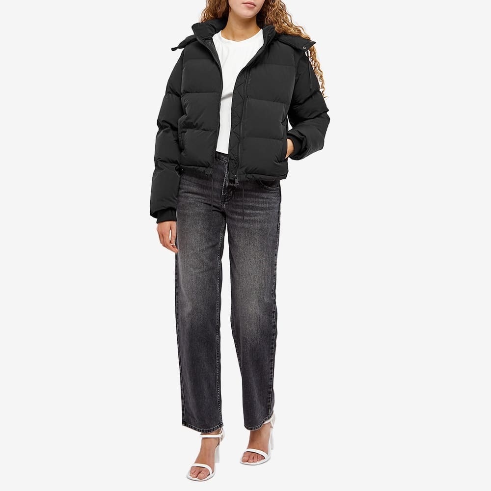 Good American Women's Cropped Iridescent Puffer Jacket in Black