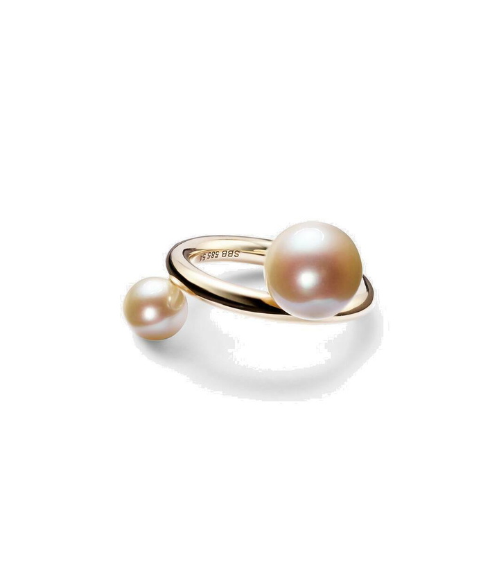 Photo: Sophie Bille Brahe La Grace 14kt gold ring with pearls