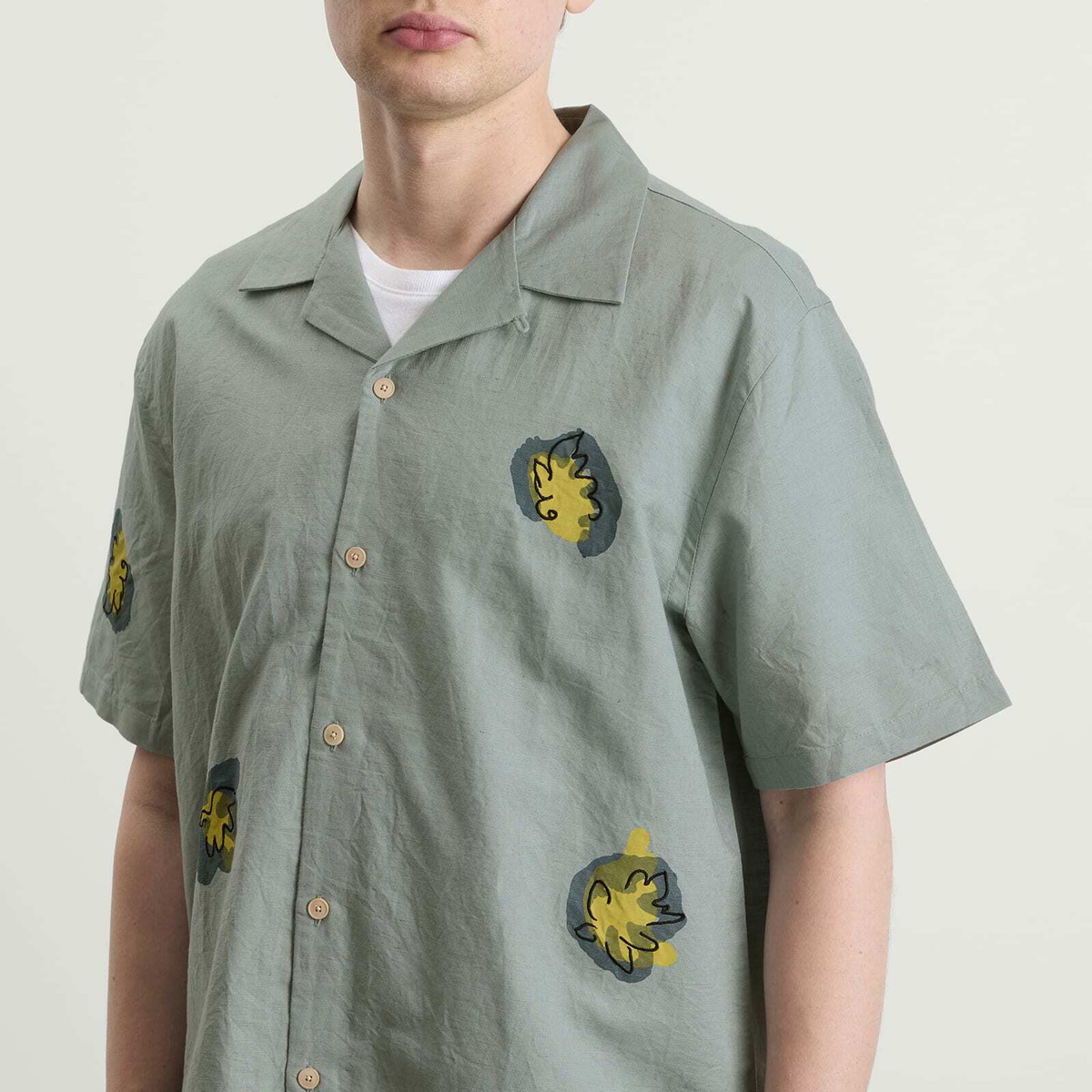 Folk Men's Relaxed Soft Collar Vacation Shirt in Soft Blue Embr Flower