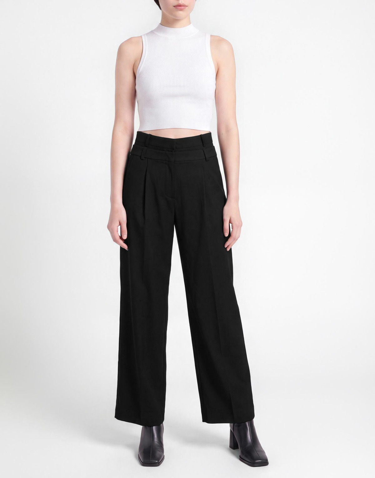 16arlington Womens Pants in Black