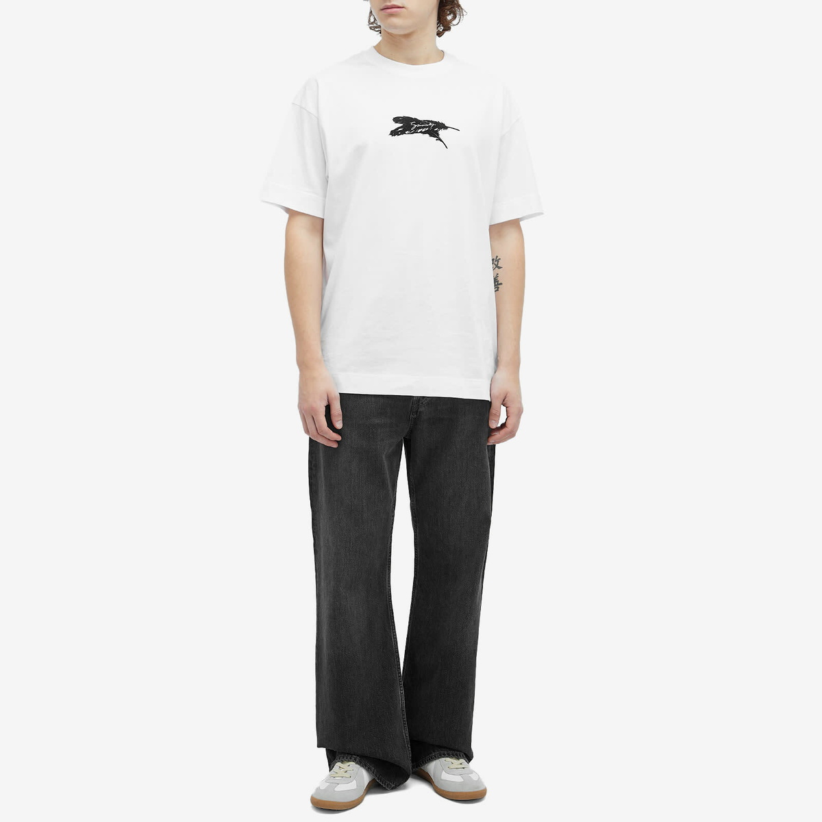 【関税込み】Givenchy ホワイト Givenchy Feathers Tシャツ Givenchy Men's Feather Logo T-Shirt in White Givenchy