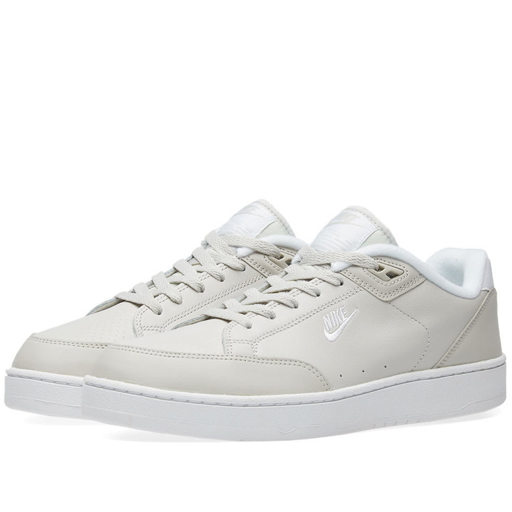 Photo: Nike Grandstand II Neutrals