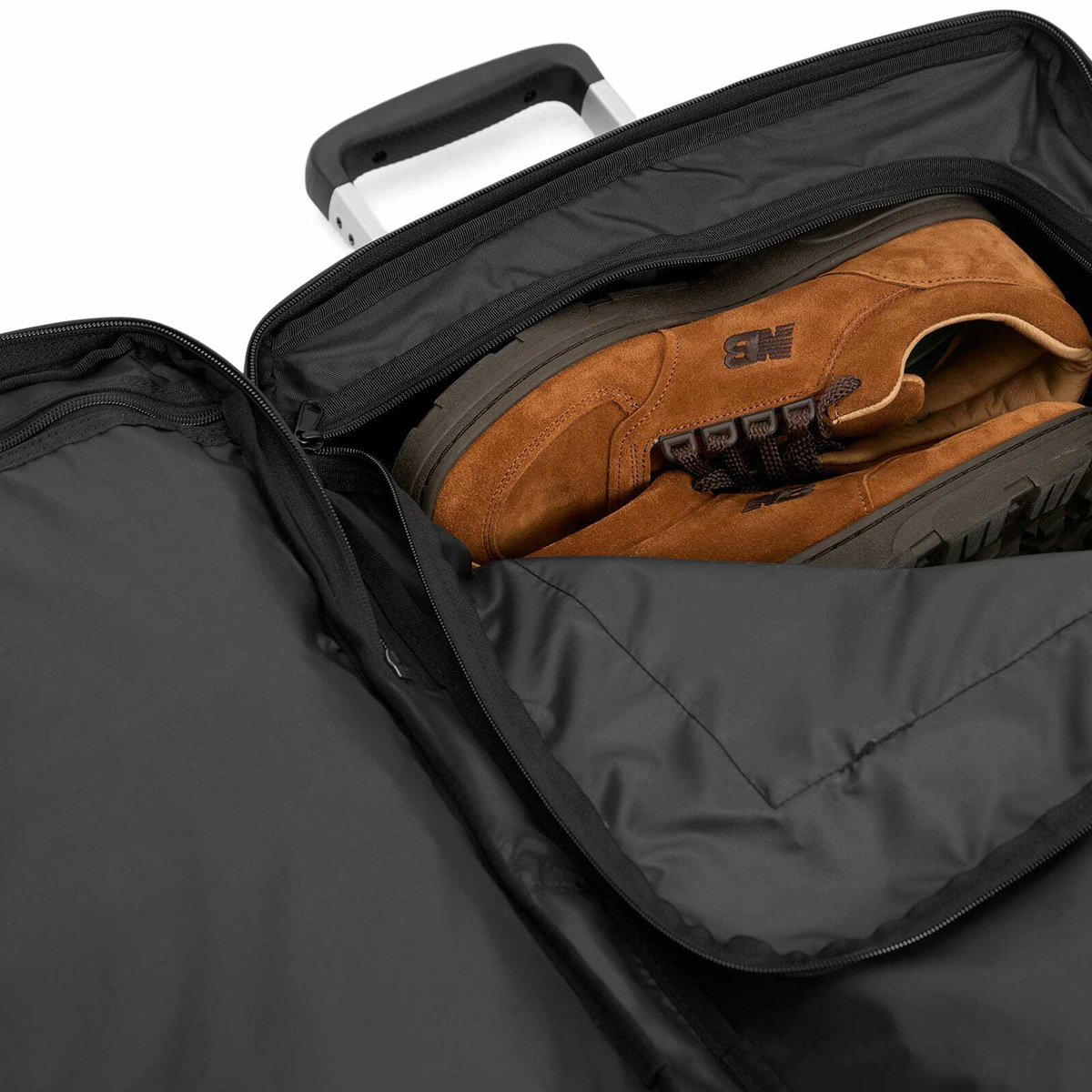 Eastpak Transit'r Large Travel Bag With Wheels in Tarp Black 