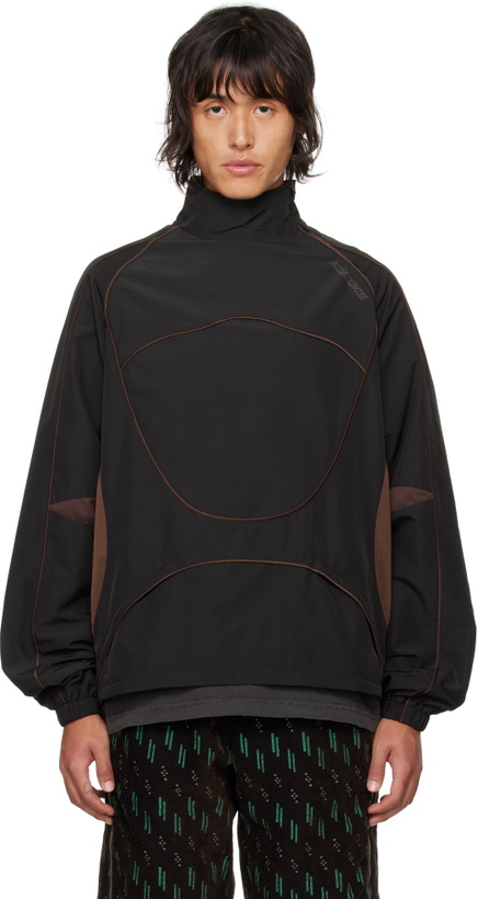 Photo: Robyn Lynch Black & Brown Pullover Jacket