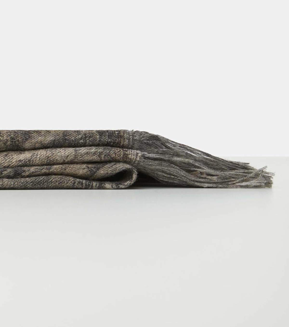 The House of Lyria Inule throw