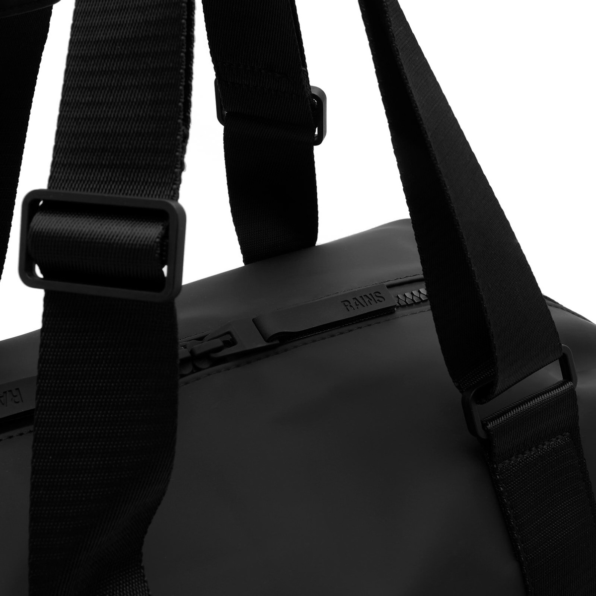 RAINS Valera Weekend Bag Small in Black 