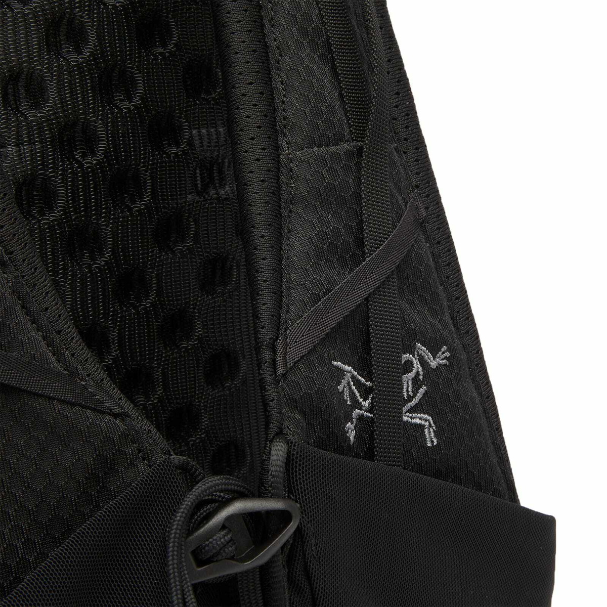 Arc'teryx Men's Aerios 18 Backpack in Black 