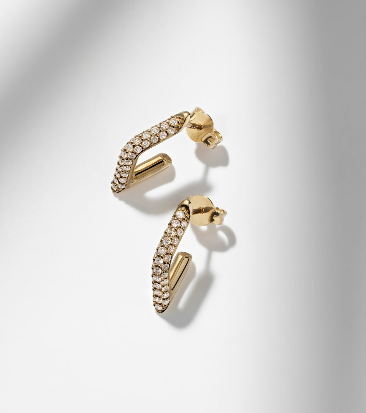 Sydney Evan 14kt gold (585/1000) hoop earrings with diamonds