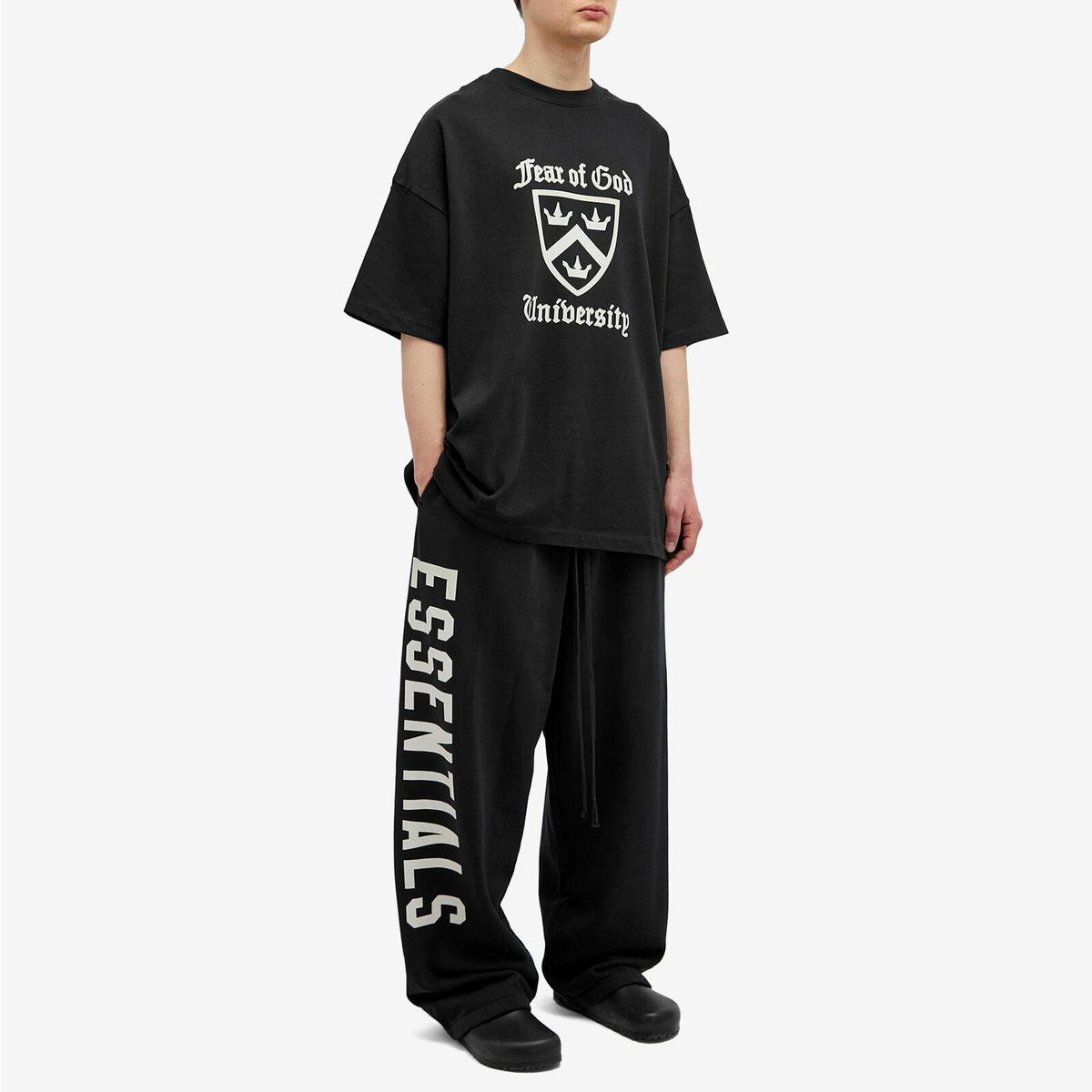 25春夏 Fear of God  'university' T-shirt Fear of God ESSENTIALS University T-Shirt Black | END. (US)