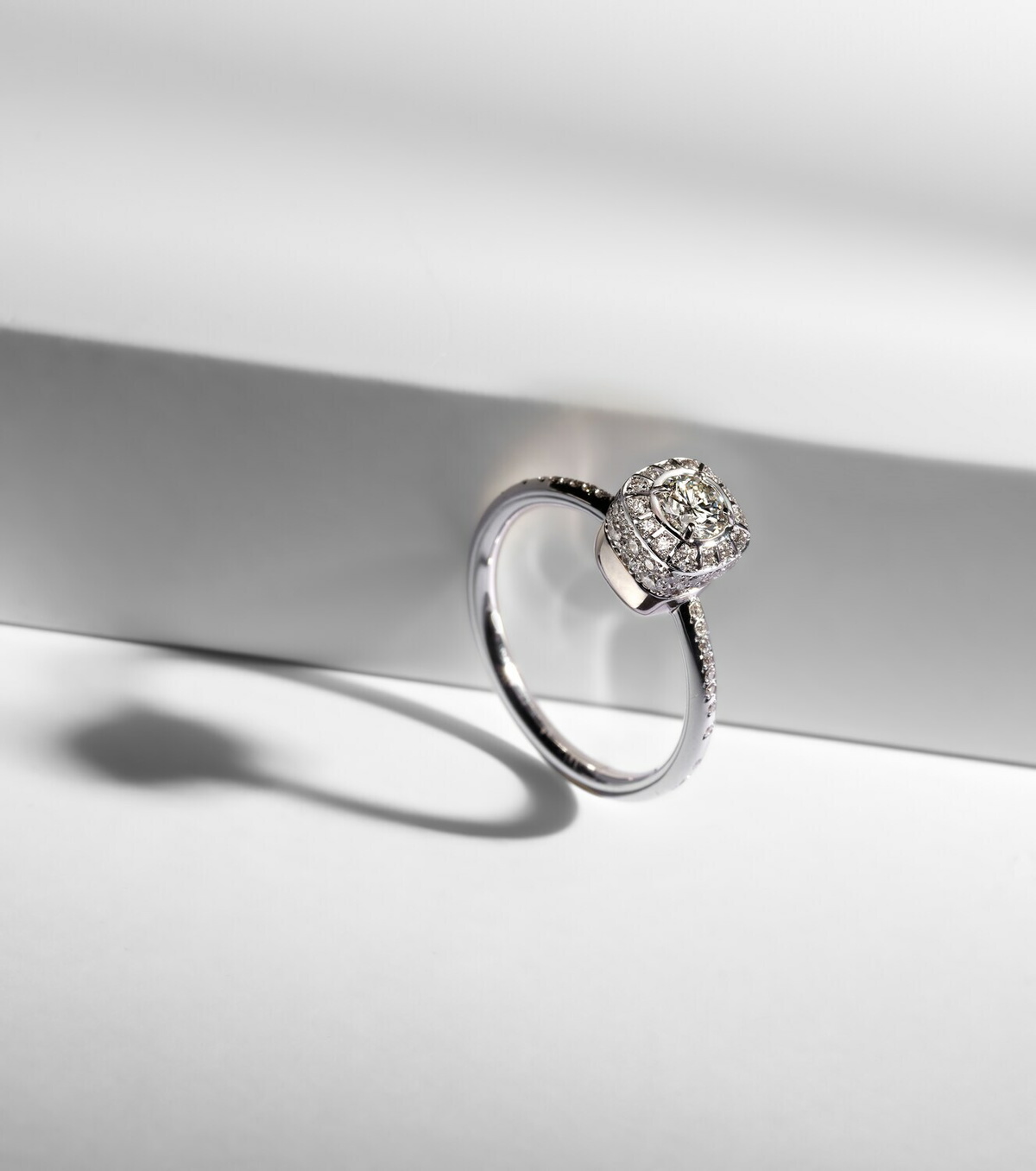 Pomellato Nudo Petit 18kt white gold (750/1000) ring with diamonds