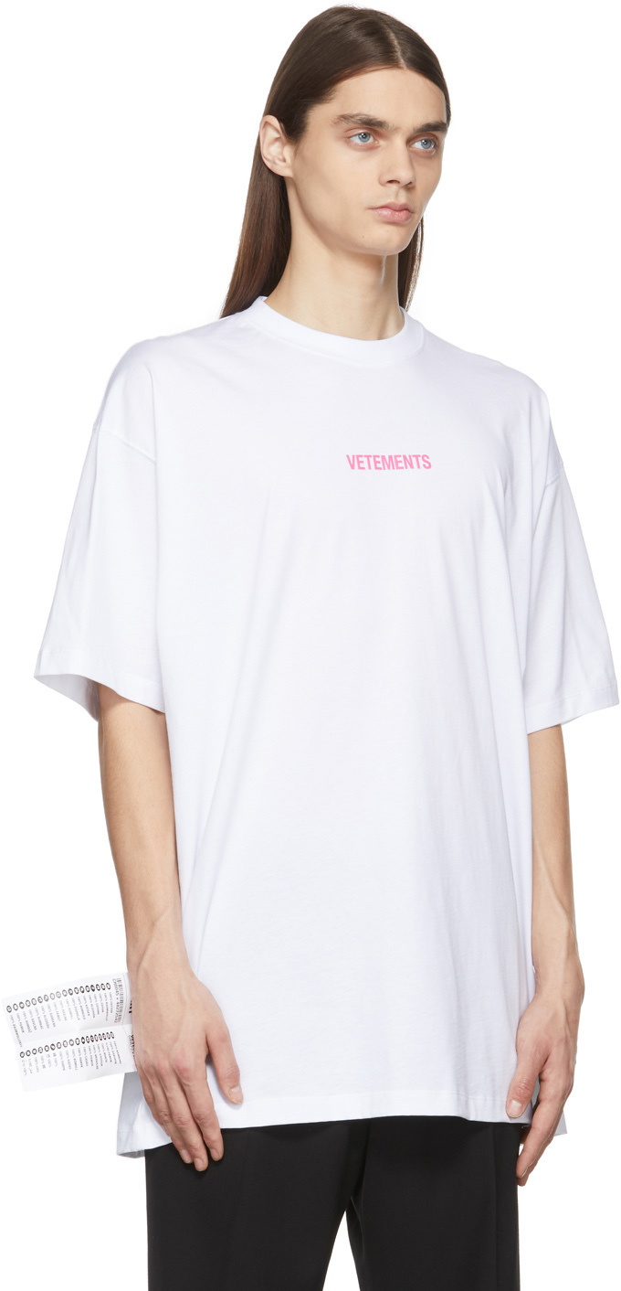 VETEMENTS White Logo Label T-Shirt Vetements