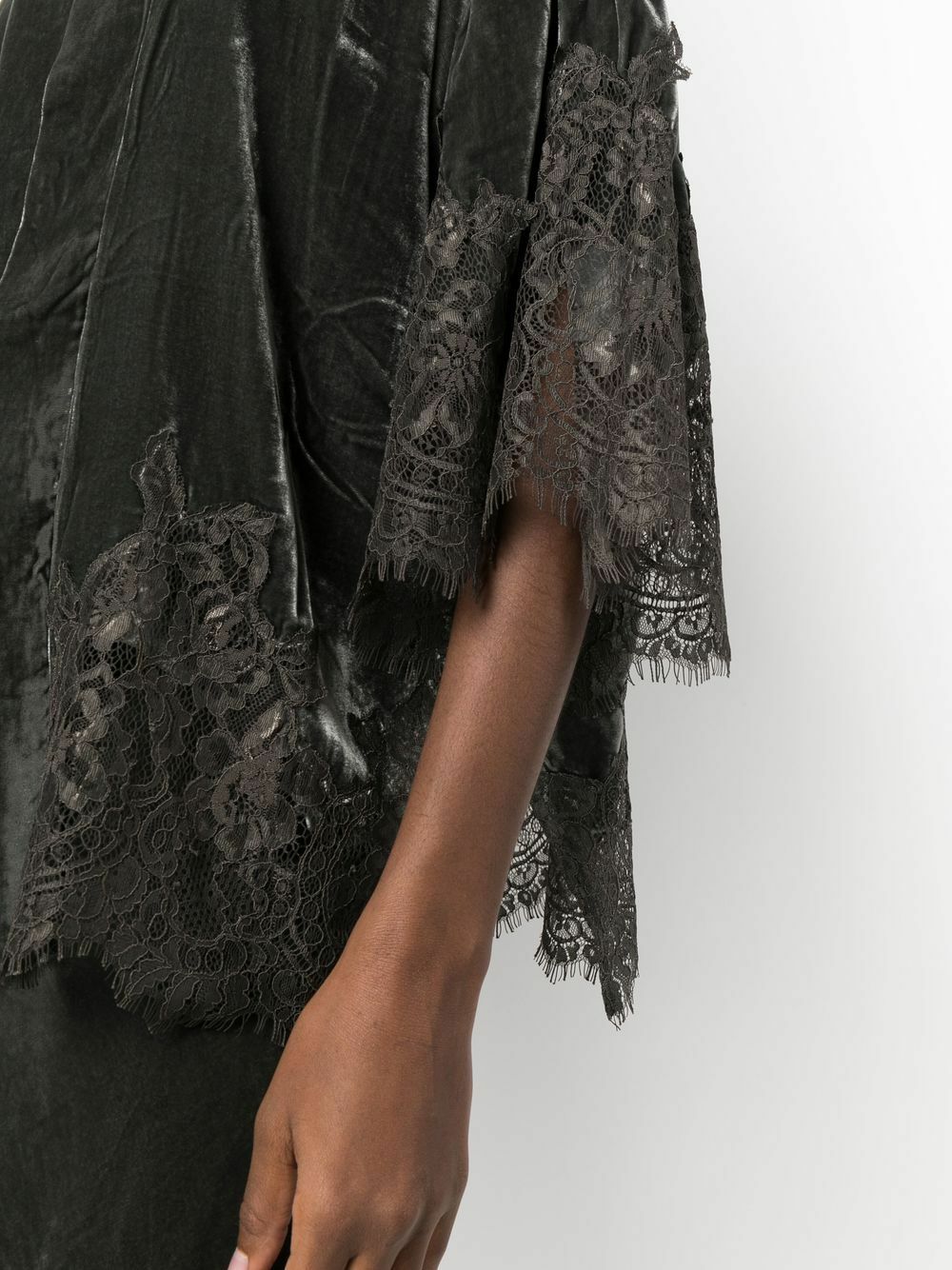 GOLDHAWK - Velvet Short Kimono