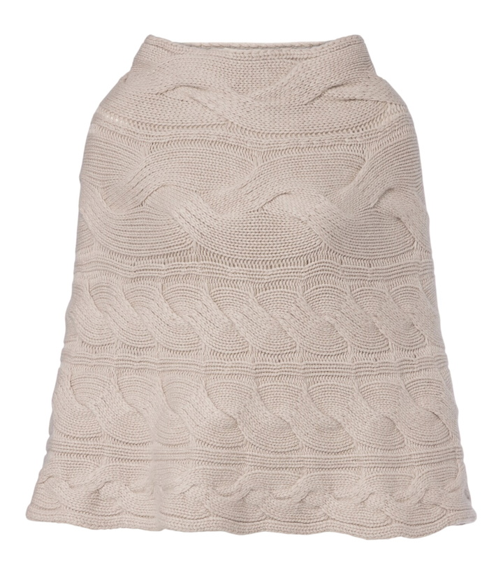 Photo: Lisa Yang Cable-knit cashmere poncho