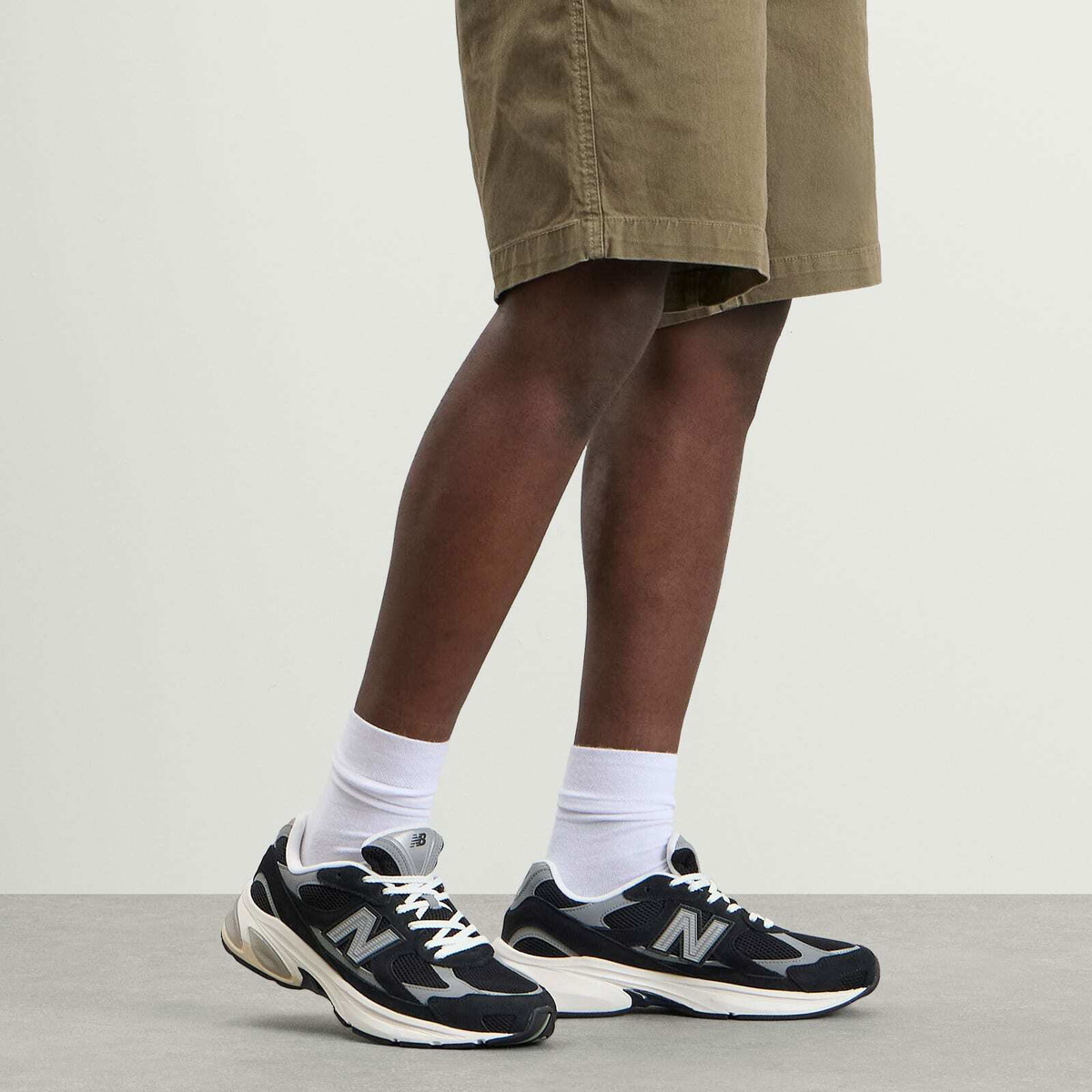 New Balance Abzorb 2010 Sneaker in Black/Shadow Grey/Sea Salt