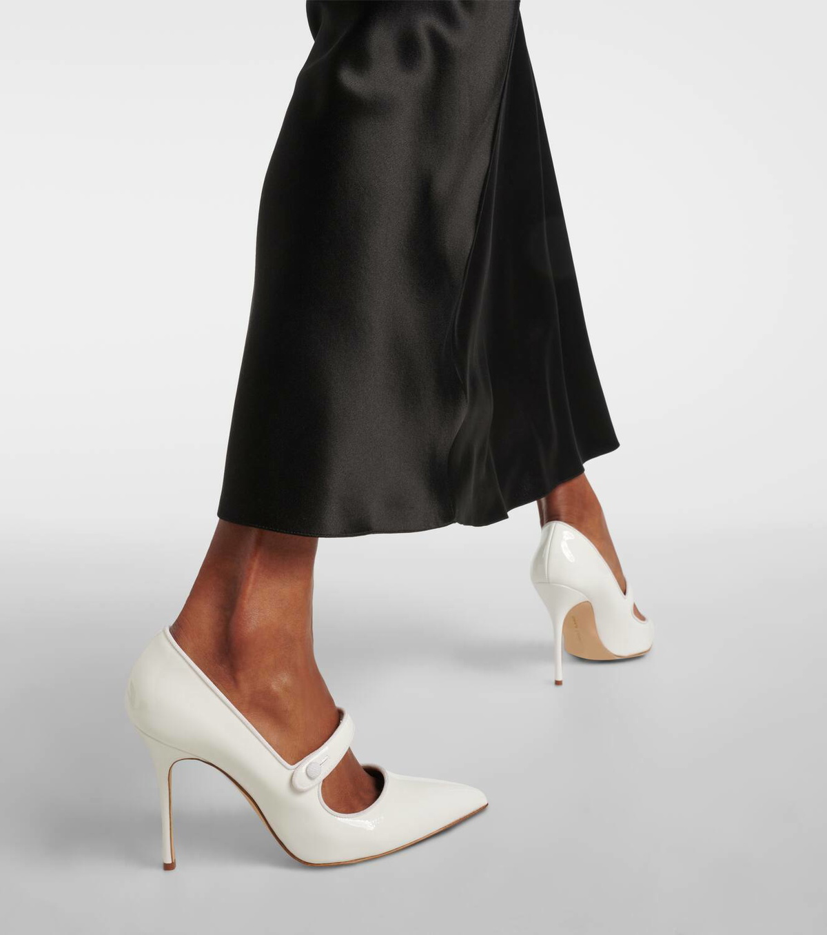 MANOLO BLAHNIK 国内買付 CAMPARINEWFLAT フラット 日本限定 Manolo Blahnik | Camparimu black patent flats | Savannahs