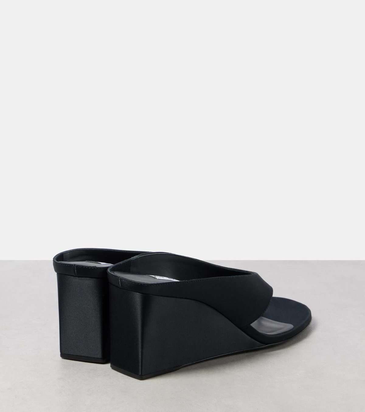 Alaia 25 Cube Thong Mules Black Satin Sheepskin 297039 main image 0