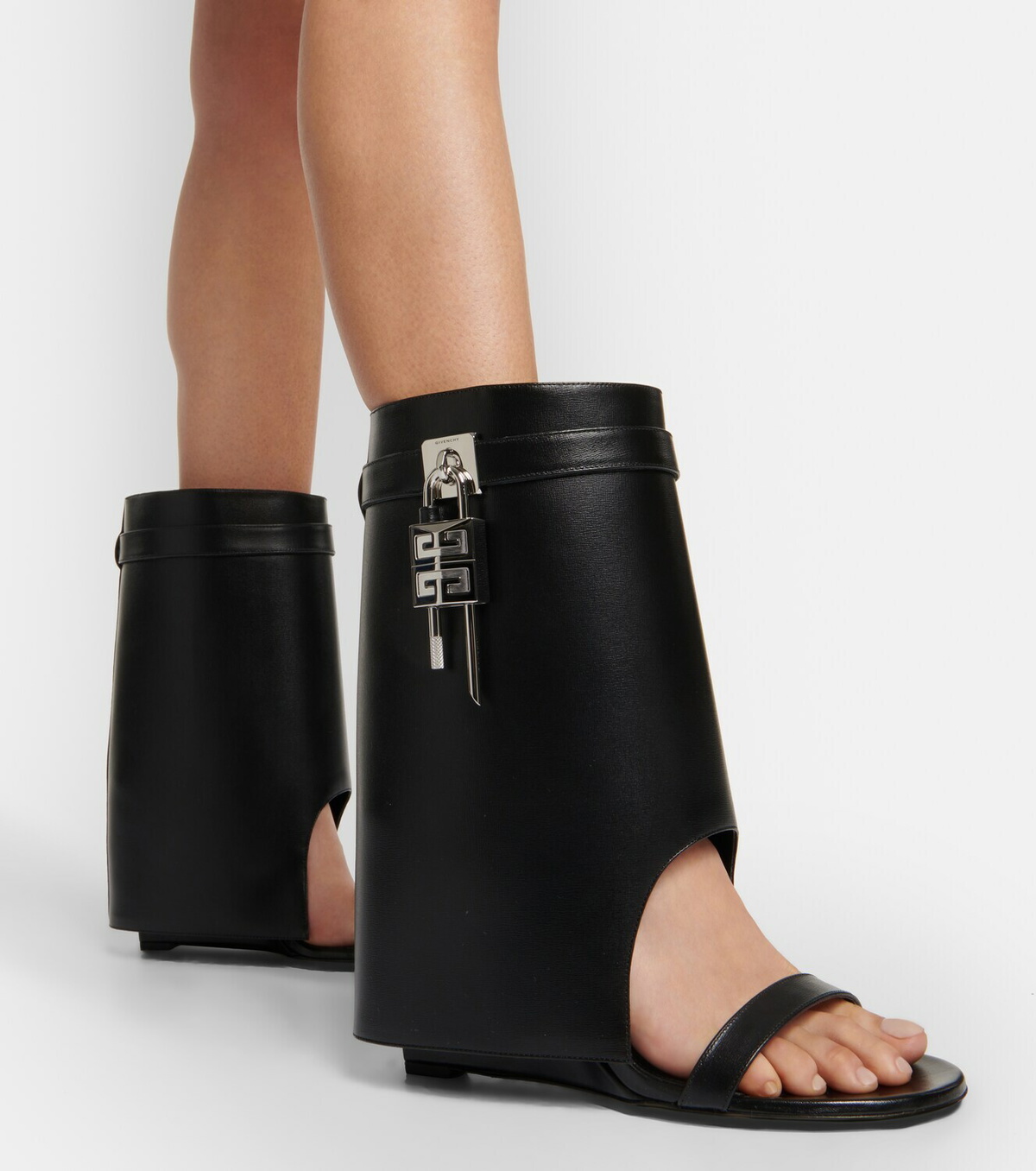 【送料&関税込】Givenchy Black Leather Shark Sandals Givenchy Shark Lock leather sandals Givenchy