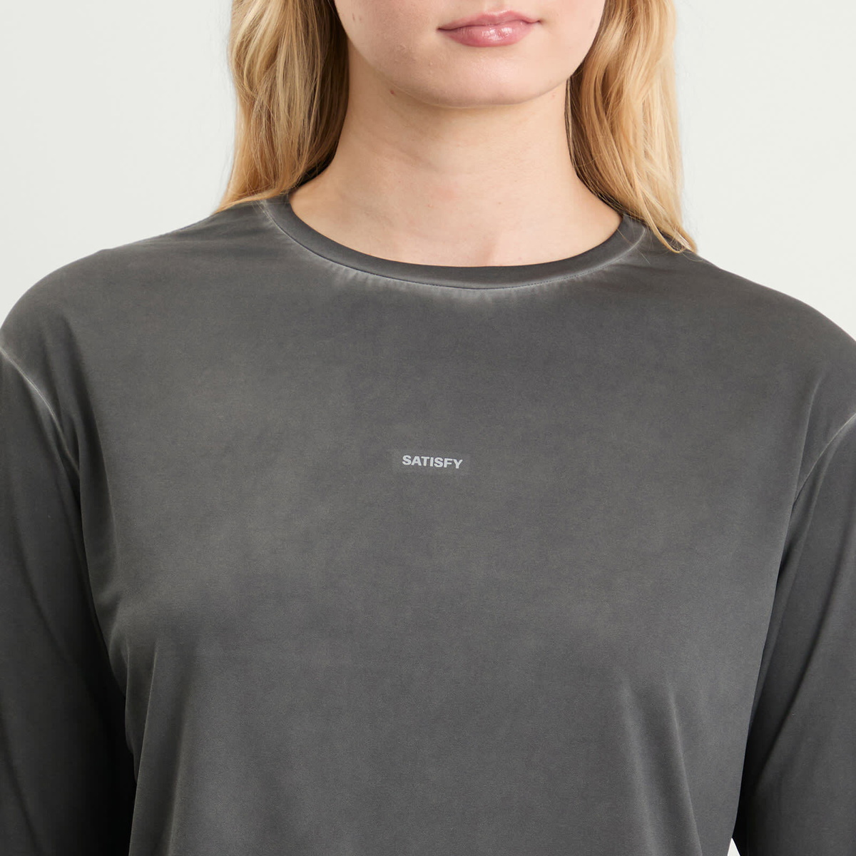 Satisfy Women's Auralite Long T-Shirt in Pigment Black