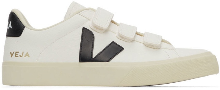 Photo: Veja Leather Recife Sneakers