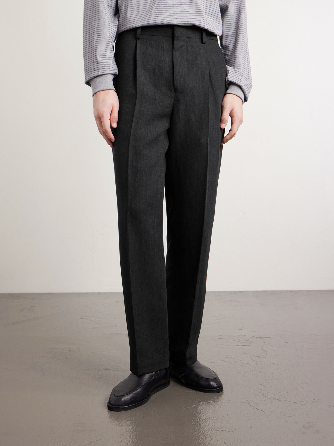 ATON - Straight-Leg Pleated Linen and Wool-Blend Suit Trousers - Black