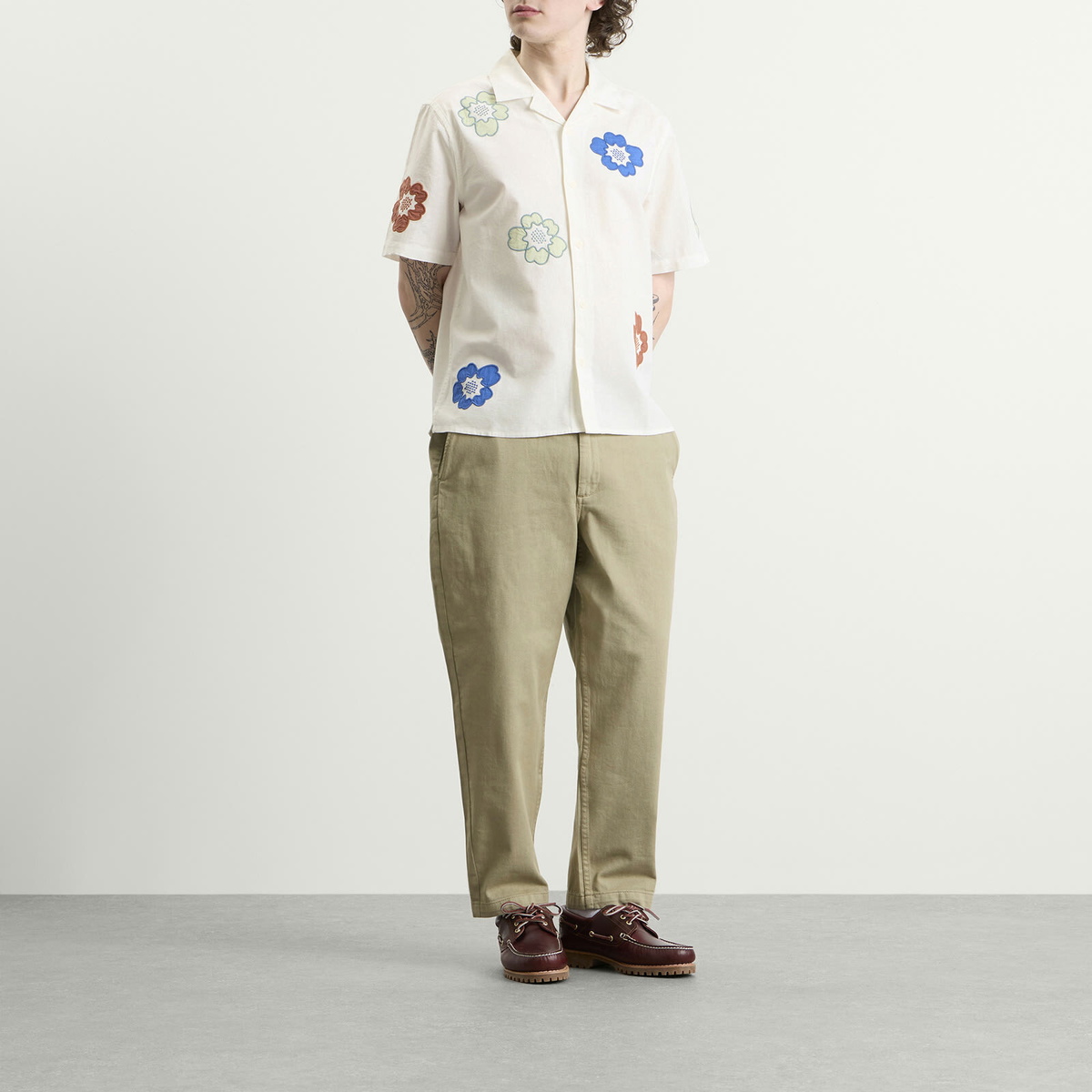 Wax London Men's Didcot Applique Floral Vacation Shirt in Ecru/Multi