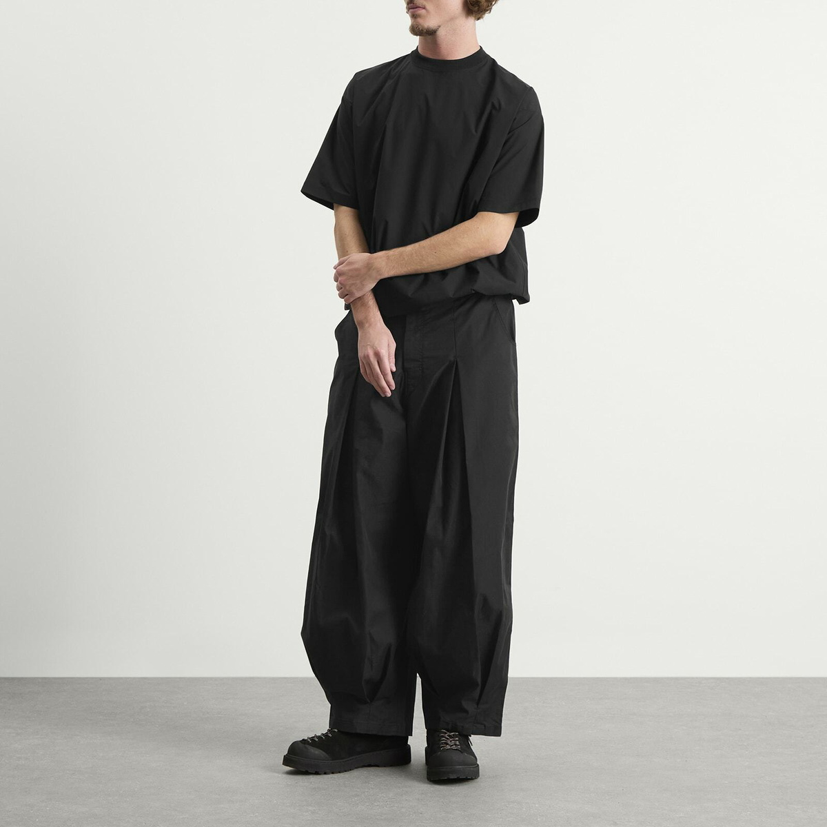 Anglan Men's Unbalance Long Tuck Balloon Pants in Black