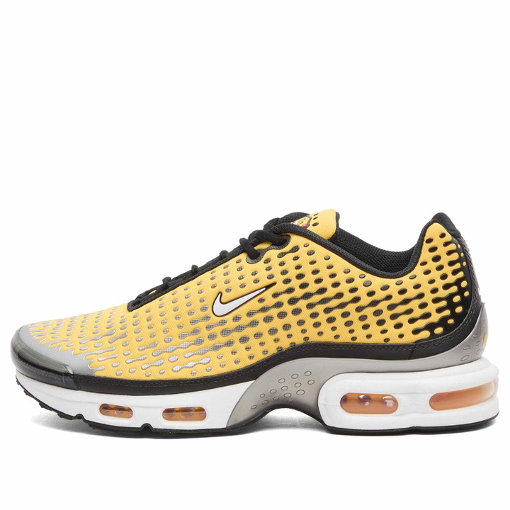 Photo: Nike Men's Air Max Plus Vii Sneaker in Maize/Black/Silver