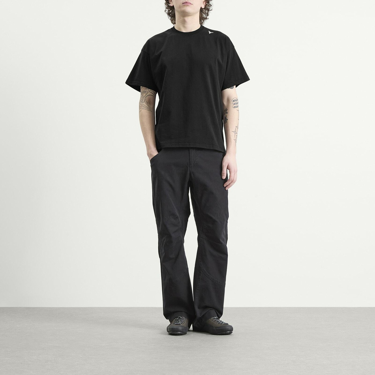ROA Men's Logo T-Shirt in Washed Black