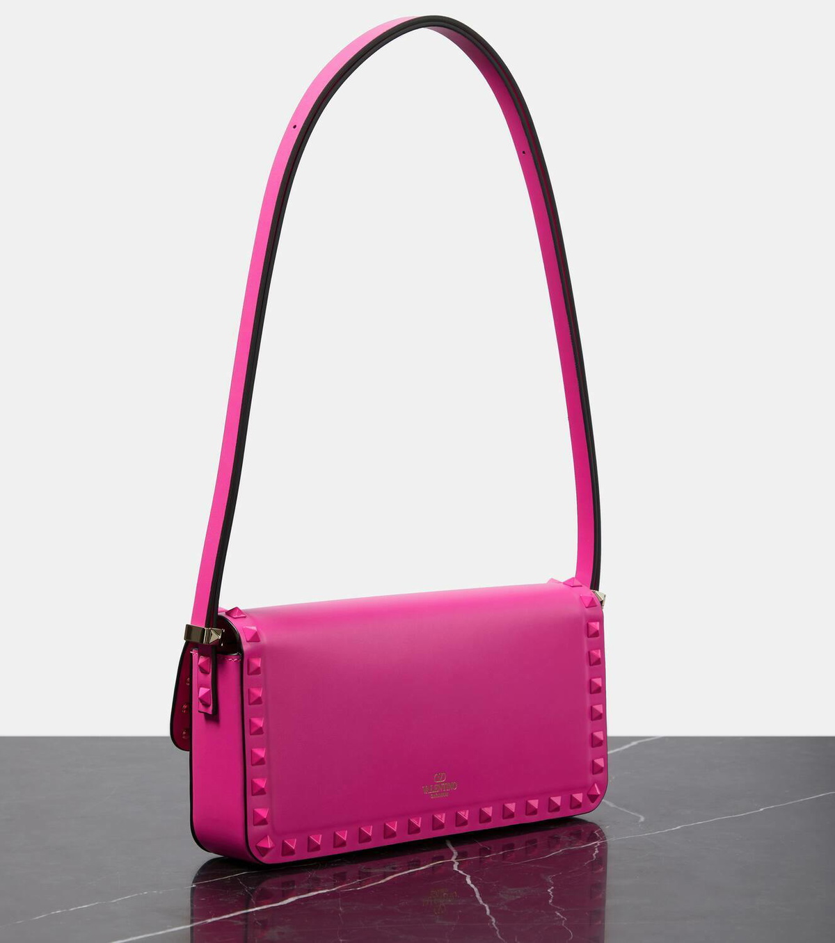 VALENTINO GARAVANI ◆ Rockstud23 East-West Shoulder Bag Valentino Garavani Rockstud23 East-West Shoulder Bag | White